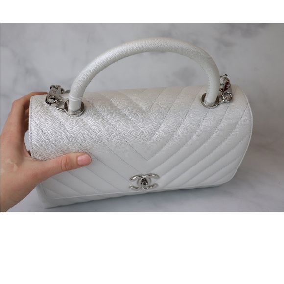 👜👜 LIKE NEW CHANEL Coco Handle Small Pearly White Caviar Leather SHW 👜👜 - Picture 7 of 9